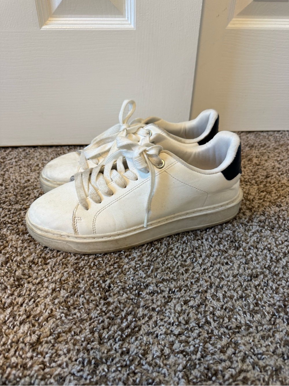 a new day White Sneakers size 10